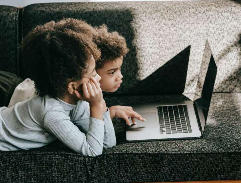kids at computer