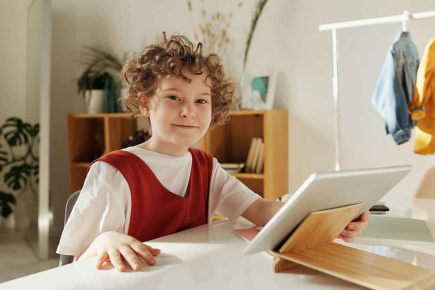child at computer