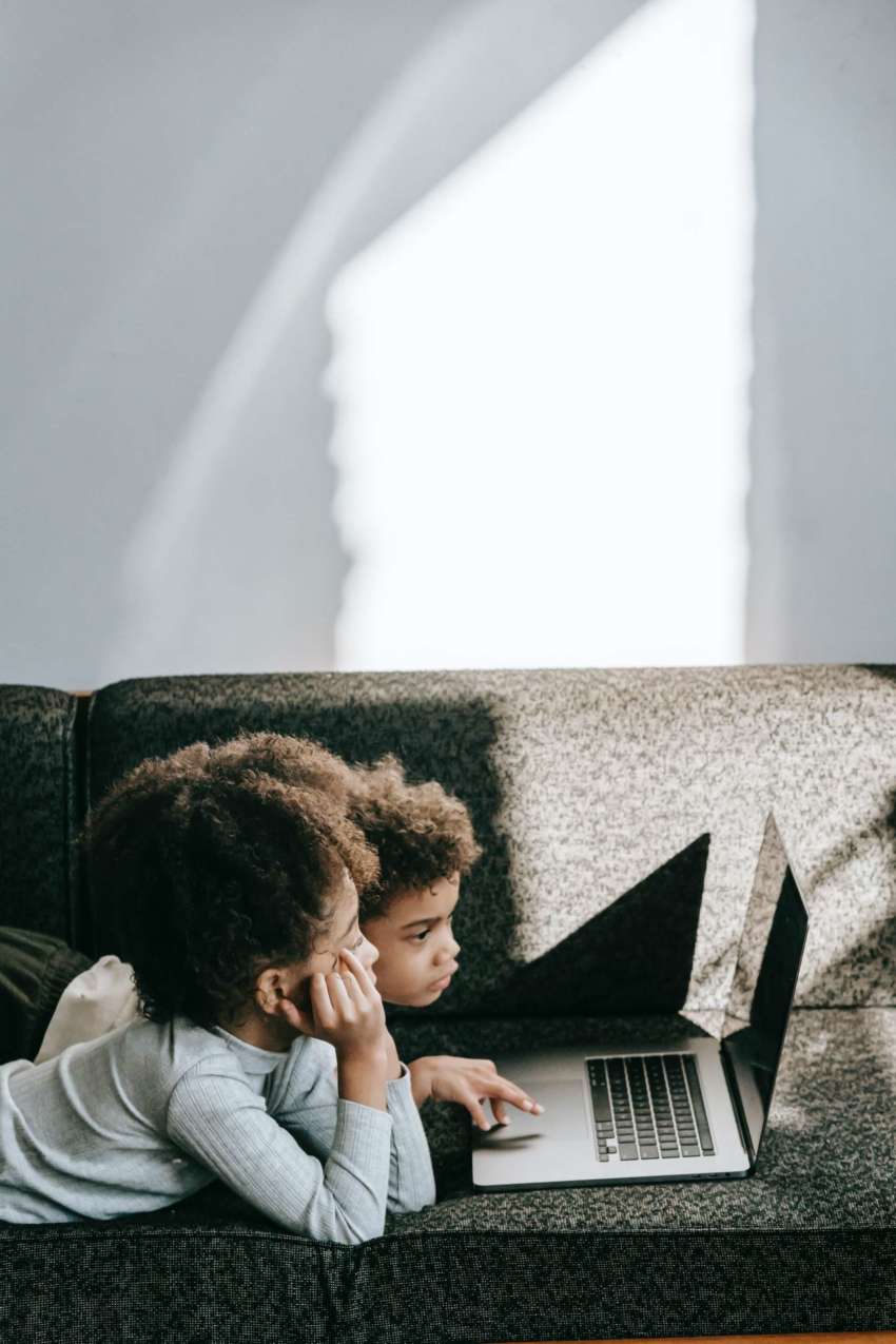 children at computer